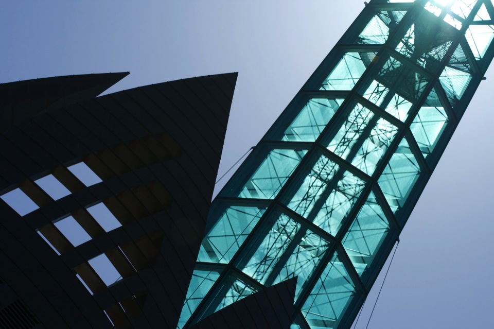 Using Spring Tags to output images